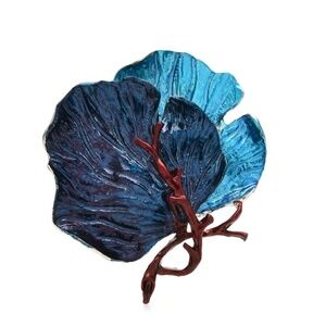 Blue & Turquoise Lily Pad Leaf Brooch: Tranquil Beauty in Nature